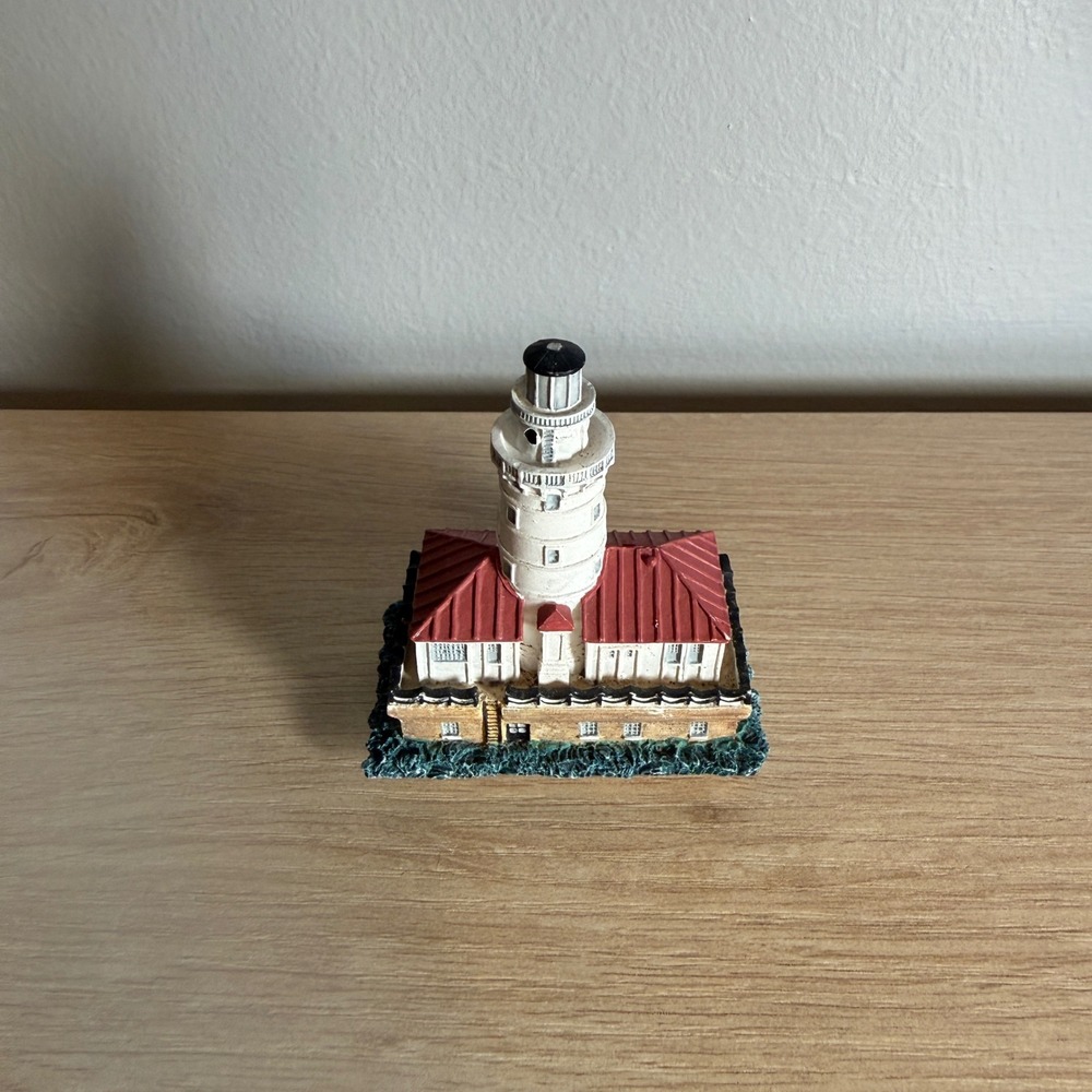 Lefton Chicago Harbor IL Lighthouse Figurine 13694 G.Z. Lefton Co 2001 Nautical